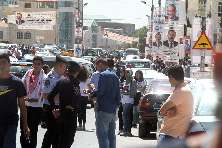 Crowds are seen near a polling centre in Amman on Tuesday (Photo by Nader Daoud) 